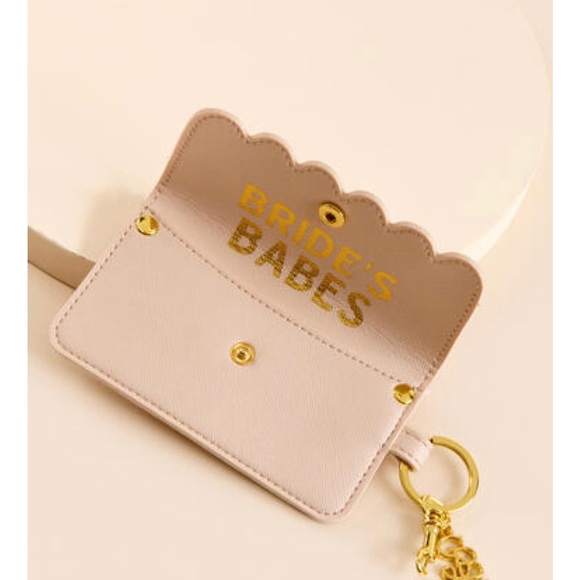 Francesca’s collections scalloped card case - Picture 2 of 11